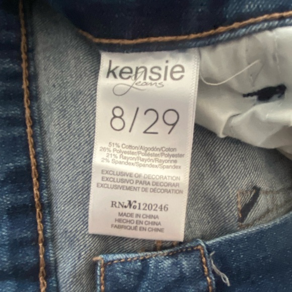 🌸 Flower Embroidered Jean Capris - Picture 6 of 8